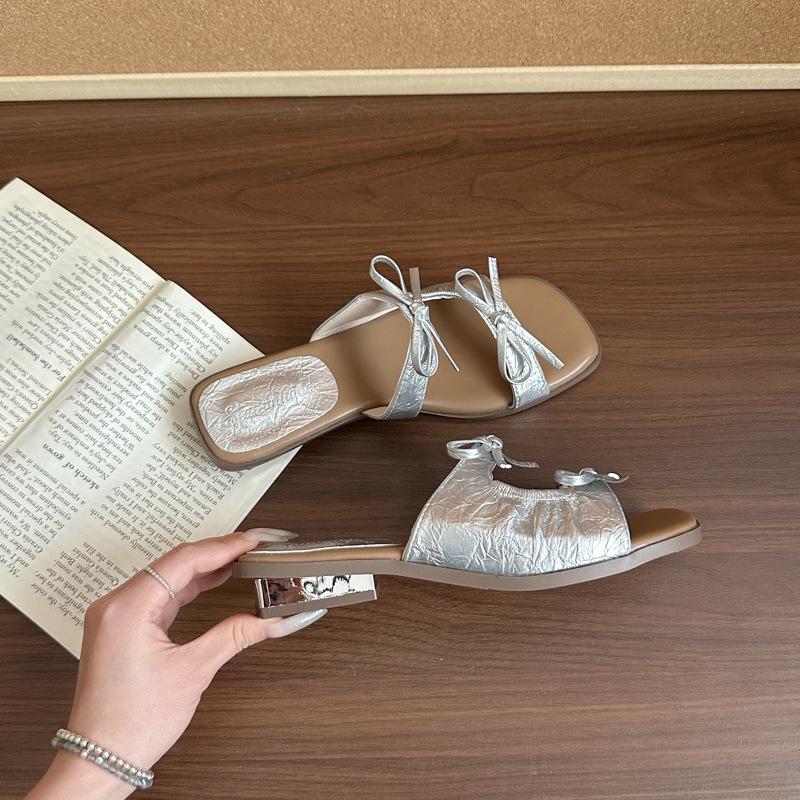 New summer Korean version sandals women's beach shoes bow 2025 fairy style slippers women's summer outer thick heel slippers
