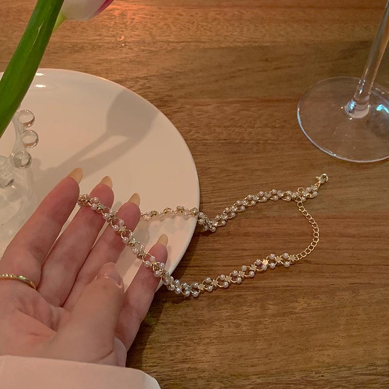 

2023 Women s Luxe Pearl Choker Necklace: Elegant Niche Design & Simple Clavicle Chain