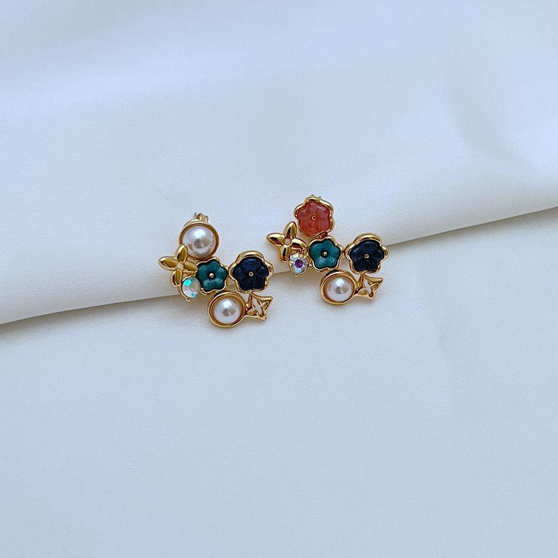 18K Gold Plated Pearl Four-Leaf Clover Stud Earrings with S925 Silver Needle.