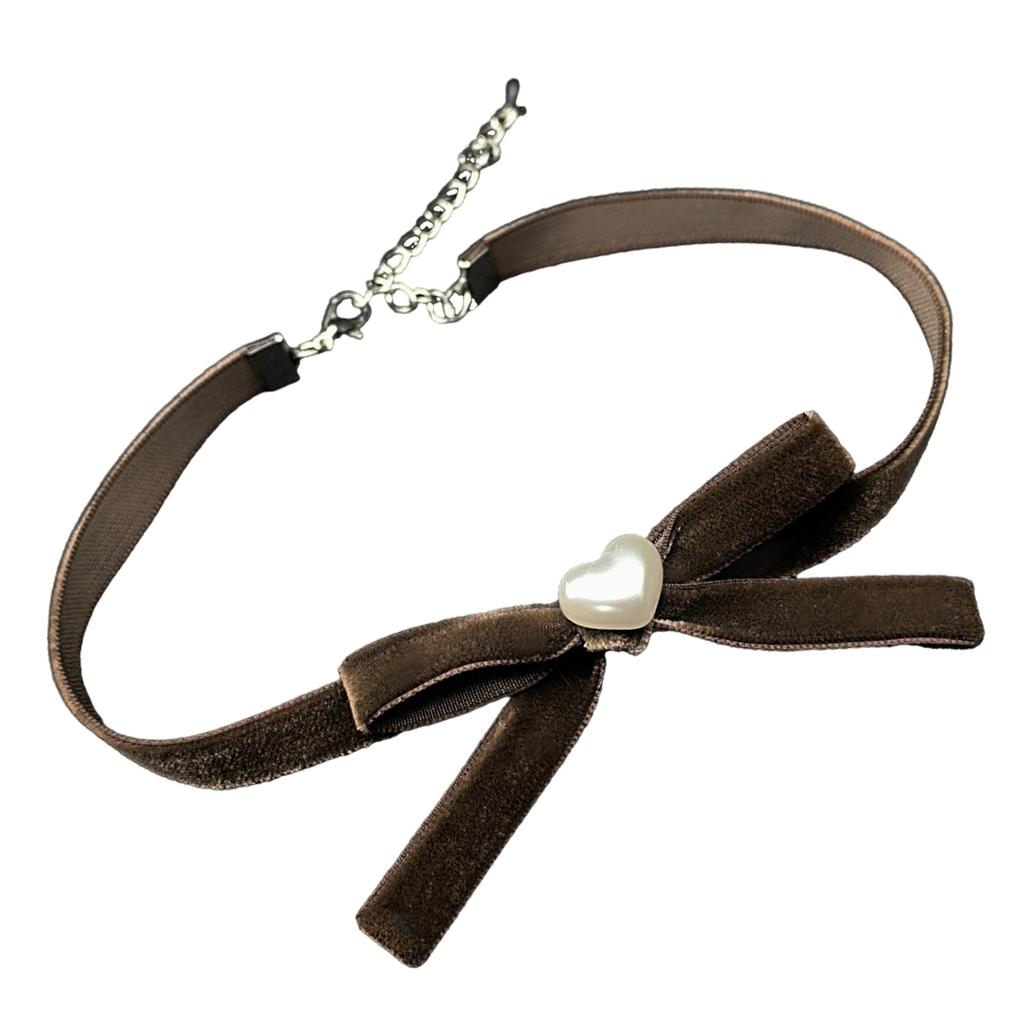 Gothic Velvets Ribbon Choker Necklace with Heart Charm Bowknot Pendant Neckchain Clavicle Chain for Elegant Women