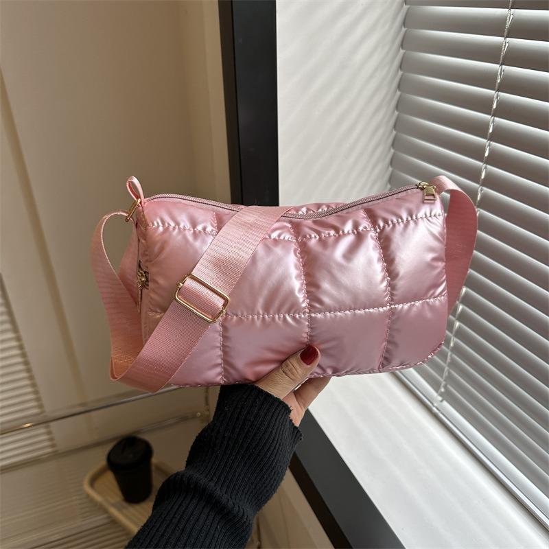 Autumn and winter new fashion cotton clothes, portable one-shoulder underarm small square bags, women's bags, support a large number of mixed batches