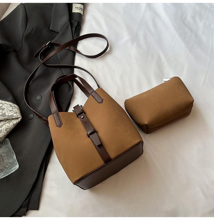 This year s popular bag women 2025 new simple and versatile texture messenger bag popular commuter portable bucket bag