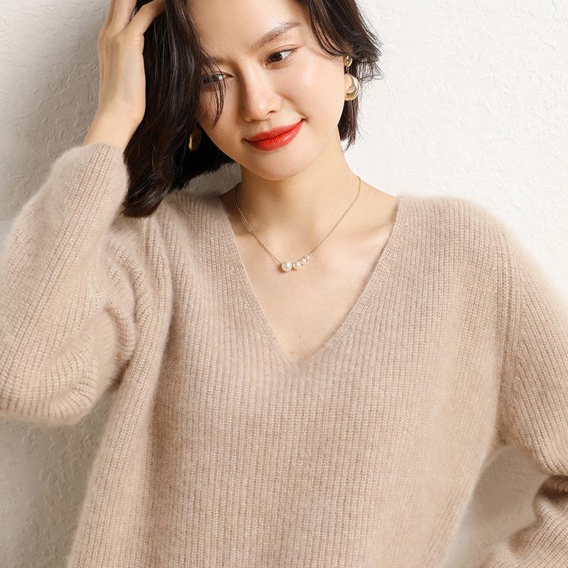 Women's 2025 Autumn/Winter V-Neck Cashmere Sweater: Solid Color, Loose Fit, Short, Long Sleeve Knit Base Layer