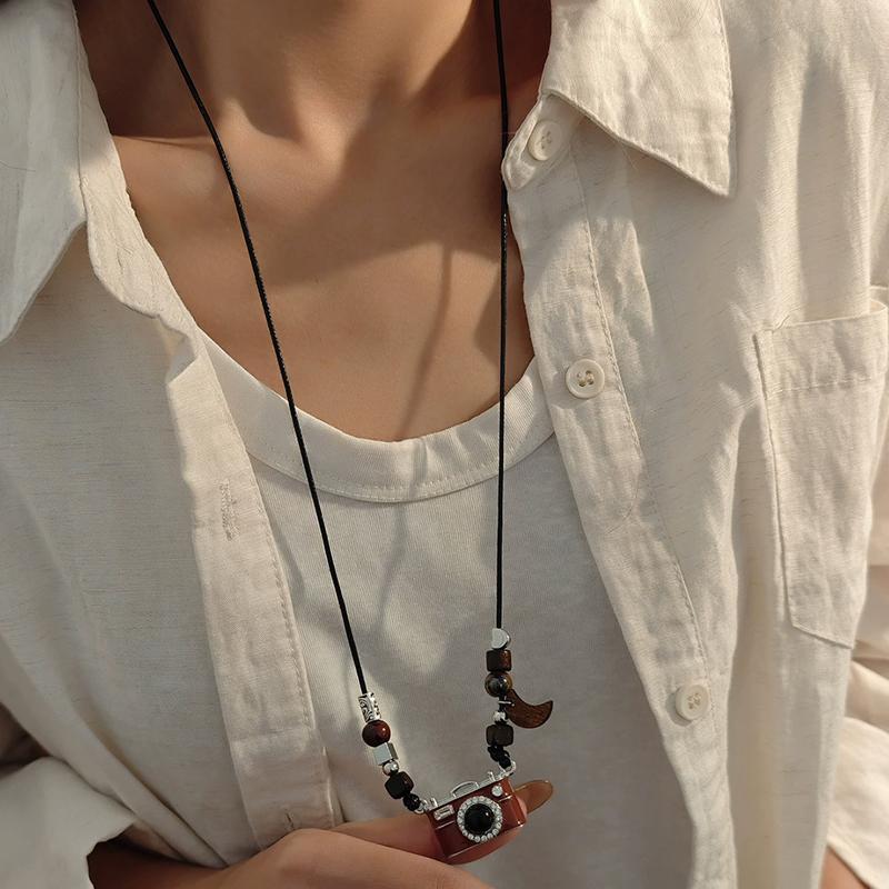 Adjustable Wax Rope Long Necklace for Women Fashion Retro Camera Pendant Necklaces Wooden Moon Beaded Sweater Chain Jewelry Gift