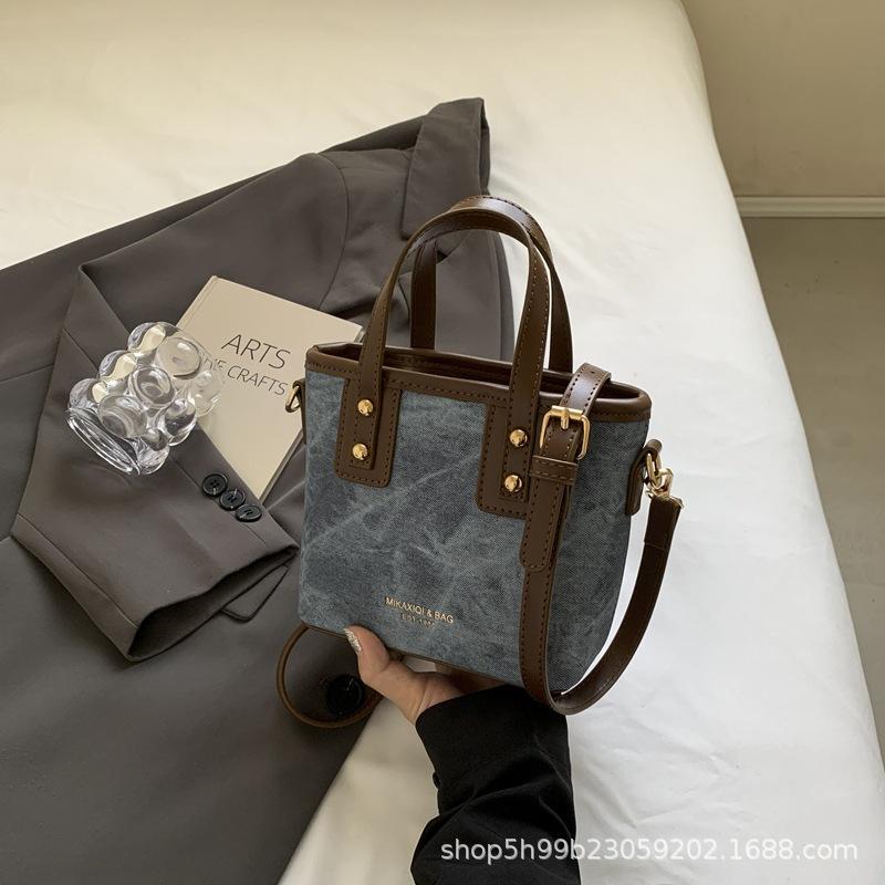 High-value Simple Portable Bucket Bag Women's Bag Autumn and Winter New Shoulder Messenger Bag Texture