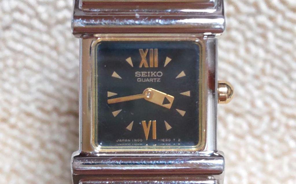 [USED] Extremely rare, working Seiko women's watch with quartz movement and square case