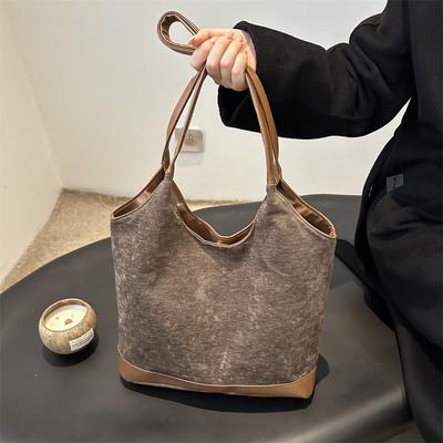 A Large-capacity Versatile Single-shoulder Commuting and Simple Underarm Bag for Students In Class