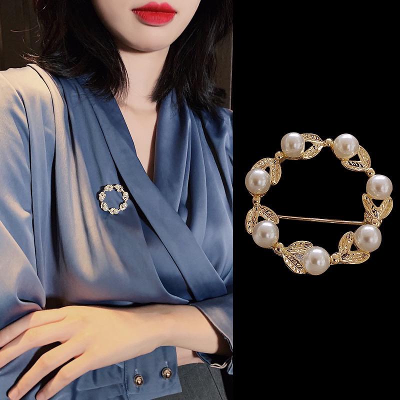 Versatile Rhinestone & Pearl Brooch for Women - Elegant Suit Accessory