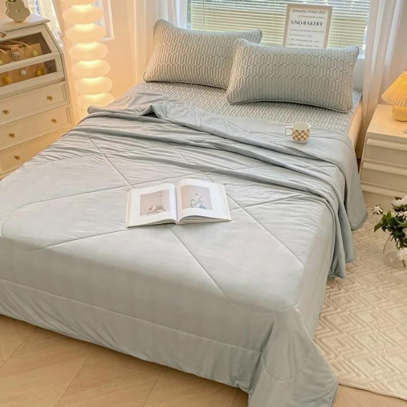 Summer Air - Conditioned Quilt In Simple Design Made Of Cool Silk