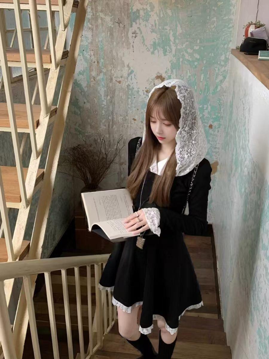 

Lace splicing hooded knitted dress women s winter waist skirt design sweet and spicy style long-sleeved a-word short skirt S чёрный