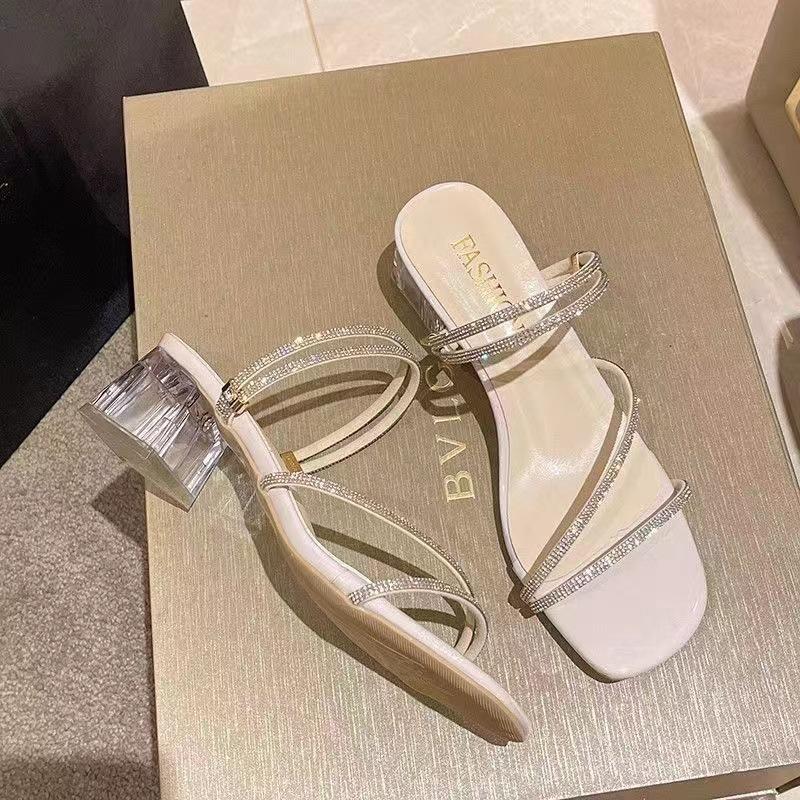 

Летние женские босоножки в сказочном стиле со стразами и толстыми каблуками для ношения на улице 35 грязно-белый