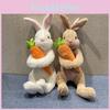 Süßes Cartoon-Kaninchen-Stofftier mit Karotte, Braunes kurzes Plüschtier für Kinder Geschenk 75 Zeichen