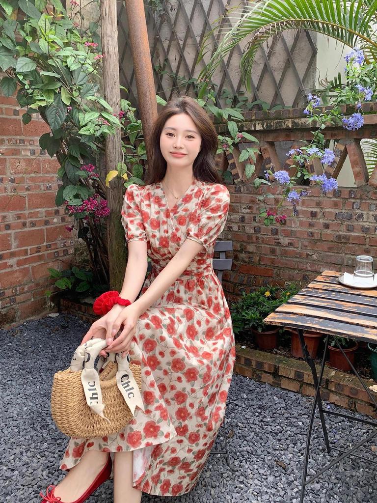 French retro red V-neck floral dress women's summer new temperament age-reducing foreign style waist and thin dress