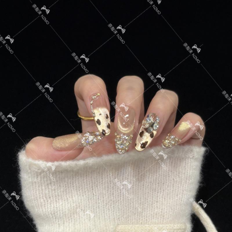 **Golden Leopard Elegant Champagne Gold Cat Eye Press-On Nails with Large Diamonds and Leopard Print Art**