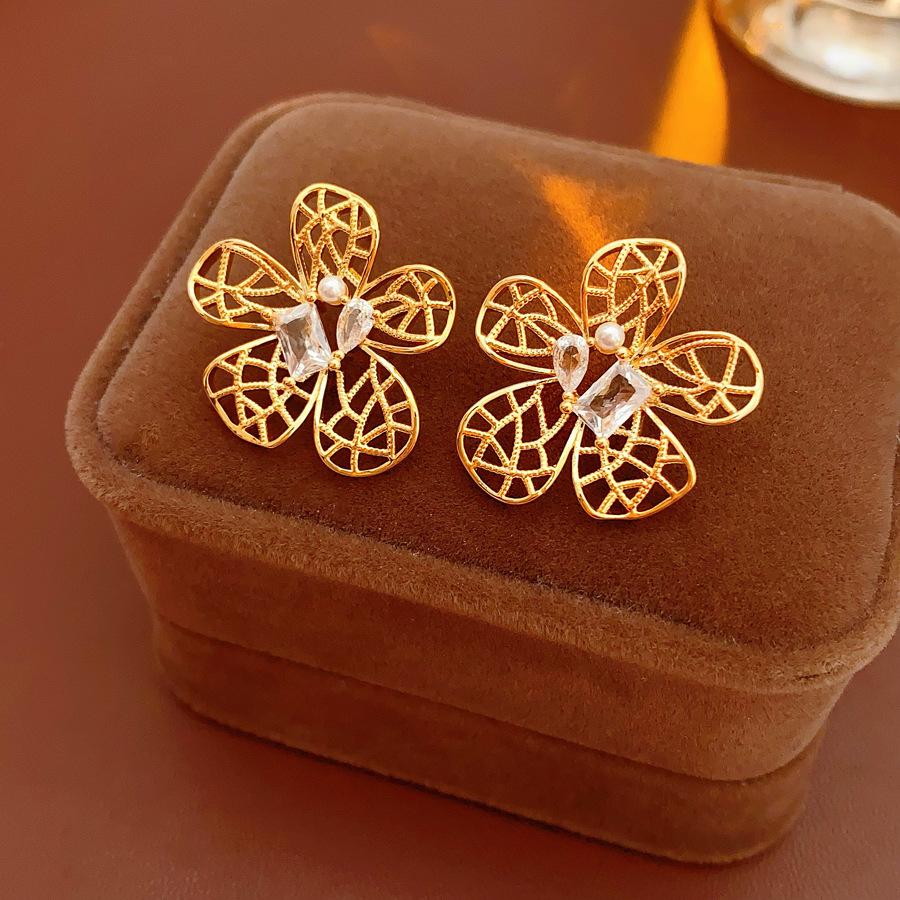 Zircon Hollow Grid Flower Earrings for Women 2025 Fashion Versatile Simple Temperament Stud Earring High-end Accessories