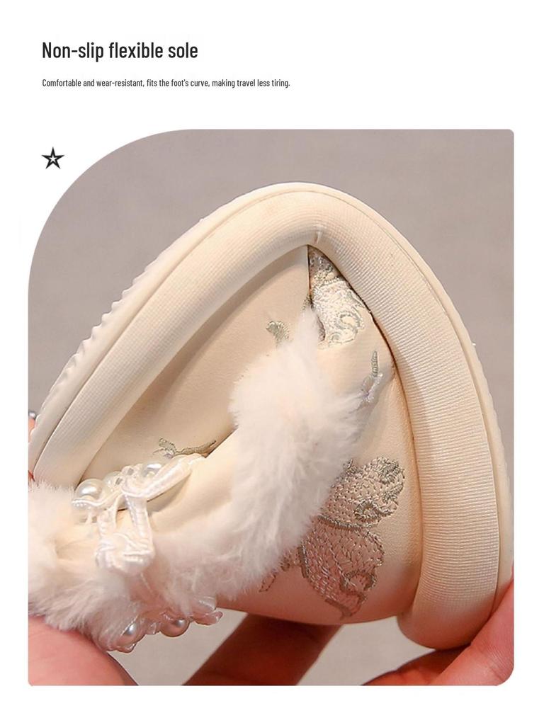 Girls' 2026 Winter Hanfu-Style Embroidered Cotton Snow Boots - Warm, Velvet-Lined for Spring Festival & New Year