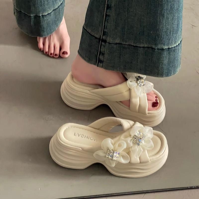 Hausschuhe Sommerbekleidung neu Fee Kreuz Blume Brillant Diamant Plateau lässig Damen Strandschuhe Ein-Wort-Schlepp In-Tide
