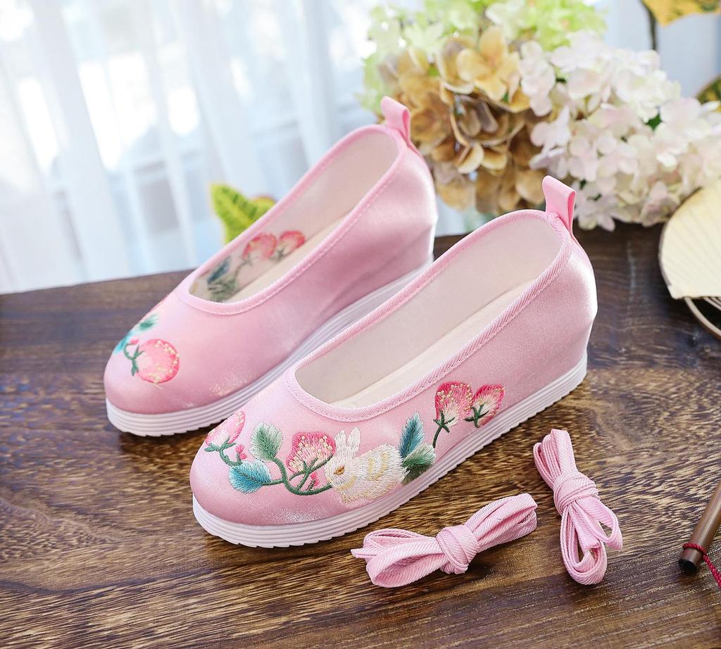 Women's Hanfu Embroidered Round Toe Cloth Shoes for Spring/Autumn - Ancient Style Dance & Stage Play Footwear