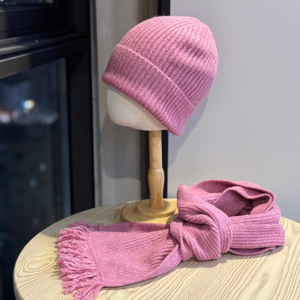 Gestrickte Mütze und Schal Zweiteiliges Set für Damen im Herbst und Winter Vielseitige Warme und Verdickte Kälteabweisende Kleine Wollmütze, die das Gesicht zeigt