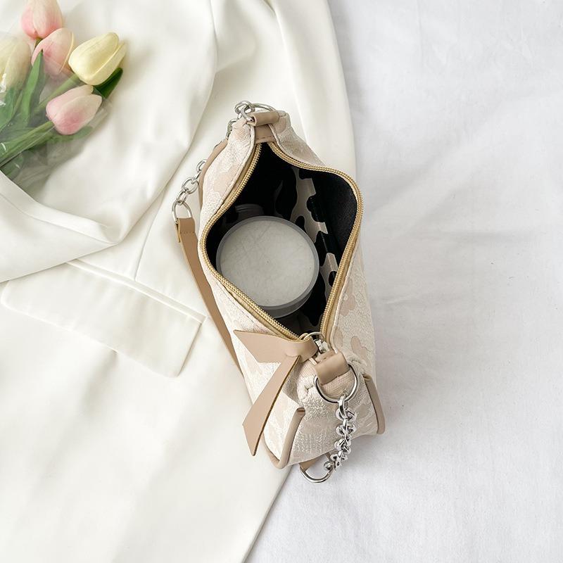 This summer, small bags, women's bags, new trendy fashion messenger bags, shoulder pleated bags.