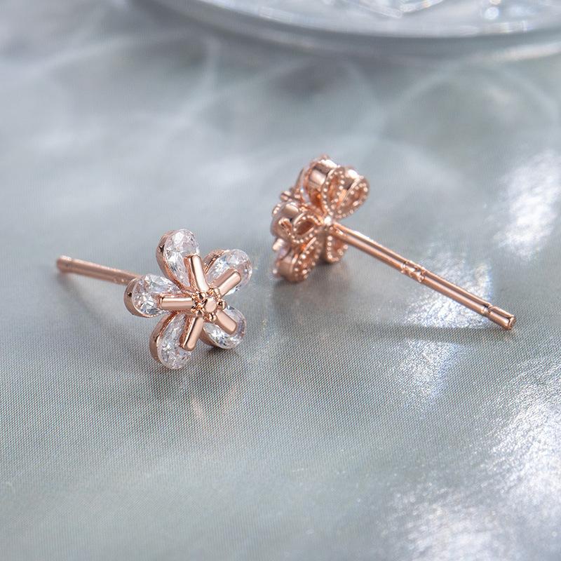 Five-petaled Flower Stud Earrings Female Sweet and Versatile Simple Summer Light Luxury Niche Design Small and Cute