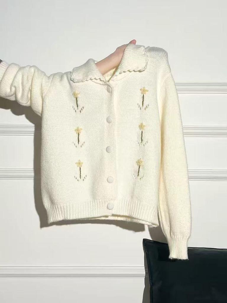 Korean Embroidered Flower Knit Cardigan: Color Block, Doll Collar, Soft, Versatile, Loose Fit - Perfect for Autumn/Winter.