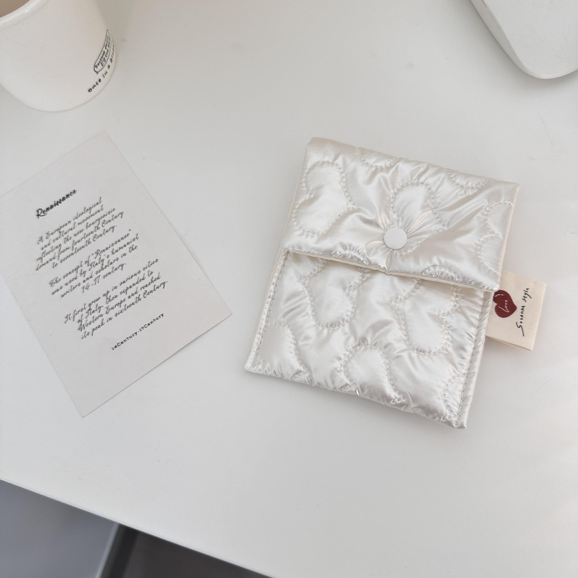 

Pink Heart Multifunctional Sanitary Pad and Coin Purse, Portable On-the-Go Storage Bag for Students