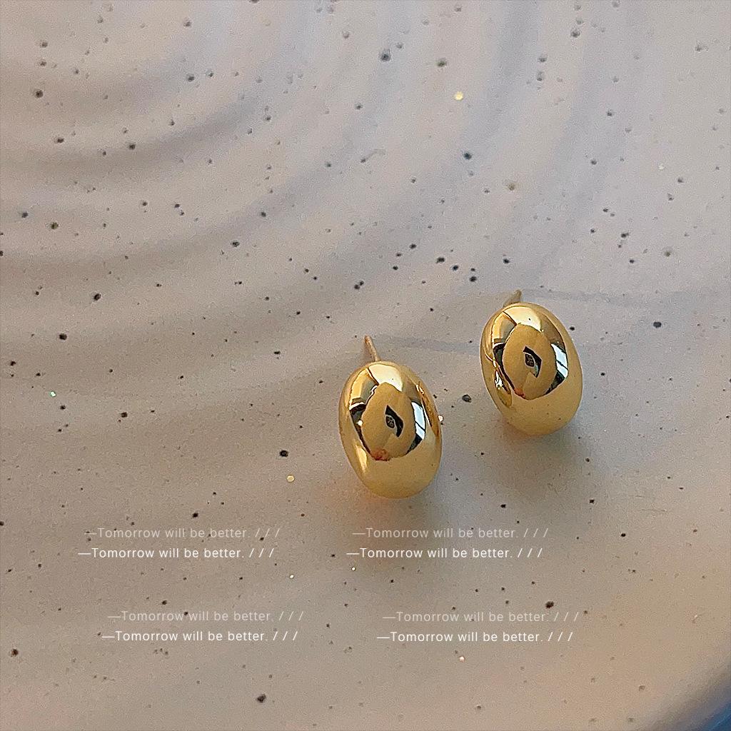 

Корейские серьги Niche Golden Bean: Элегантный и универсальный дизайн серебряных игл для женщин