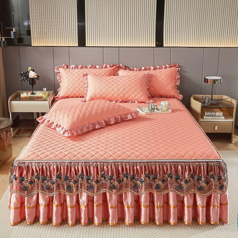 3pcs Bedroom Set High-End Crystal Velvet Bed Skirt Three-Piece Set with Thick Lace Trim, Korean Princess Style Warm and Non-Slip Mattress Cover