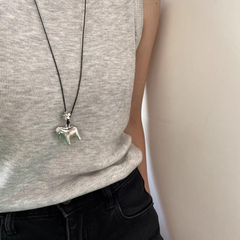 Funny Smooth Simple Metallic Cartoon Horse Flower Pendant Necklaces for Women Long Adjustable Wax Rope Chain Chokers Gifts