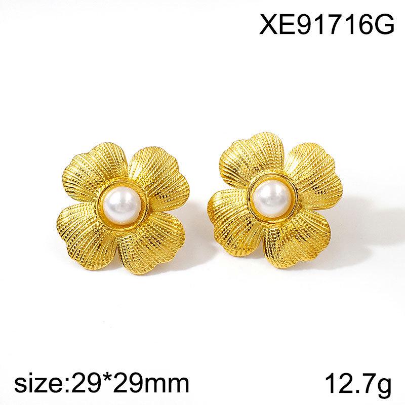 Stylish Titanium Steel Vacuum-Plated Lightweight Luxury Flower Stud Earrings