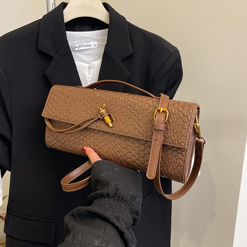 Single-shoulder Baguette Bag, A Niche and High-end Horizontal Hand-held Evening Bag, A Versatile and Elegant Crossbody Bag Casually