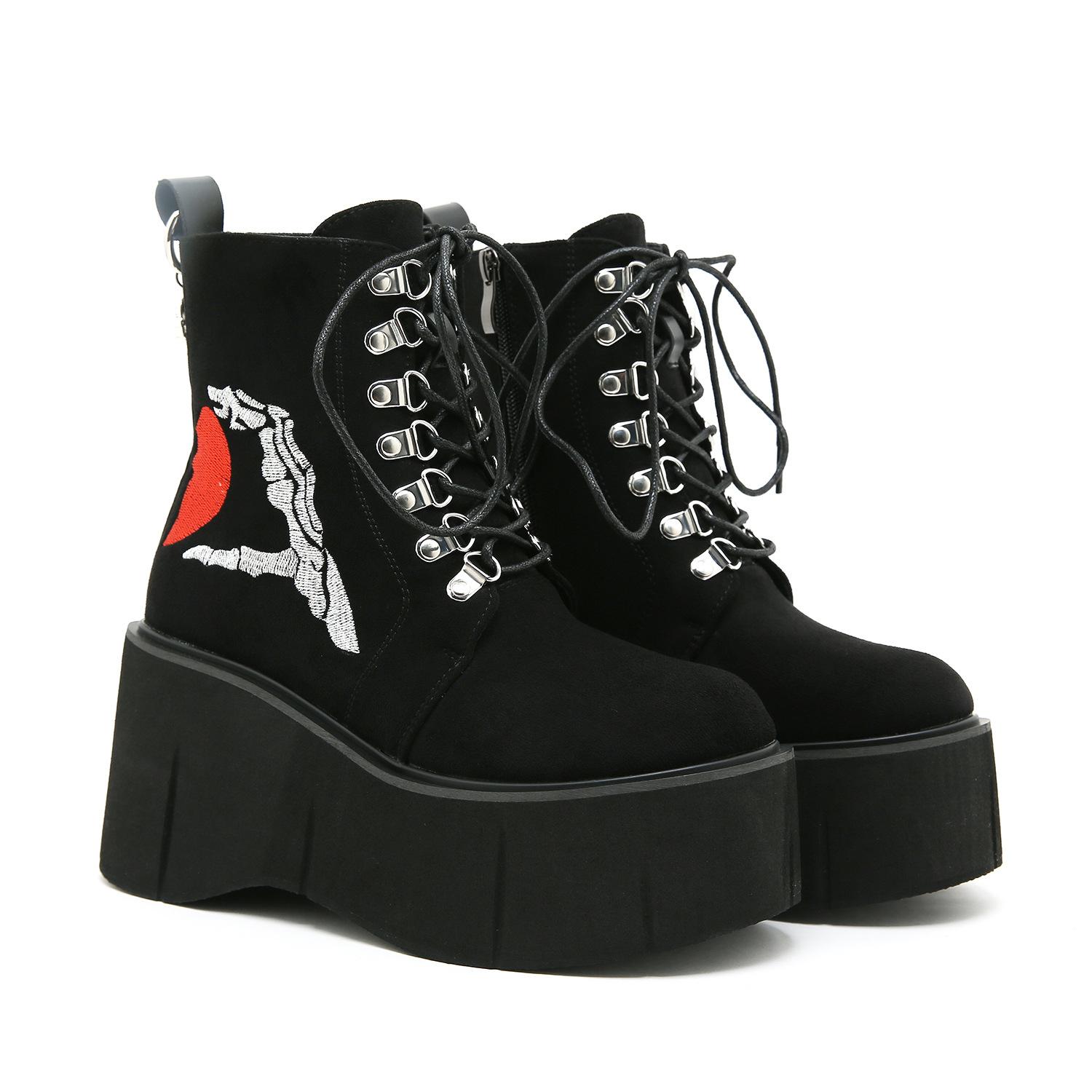 

Женские ботинки Martin на толстой танкетке с вышитым узором в виде черепа и скелета человека, высокие короткие ботинки в стиле панк, женская обувь 35 чёрный