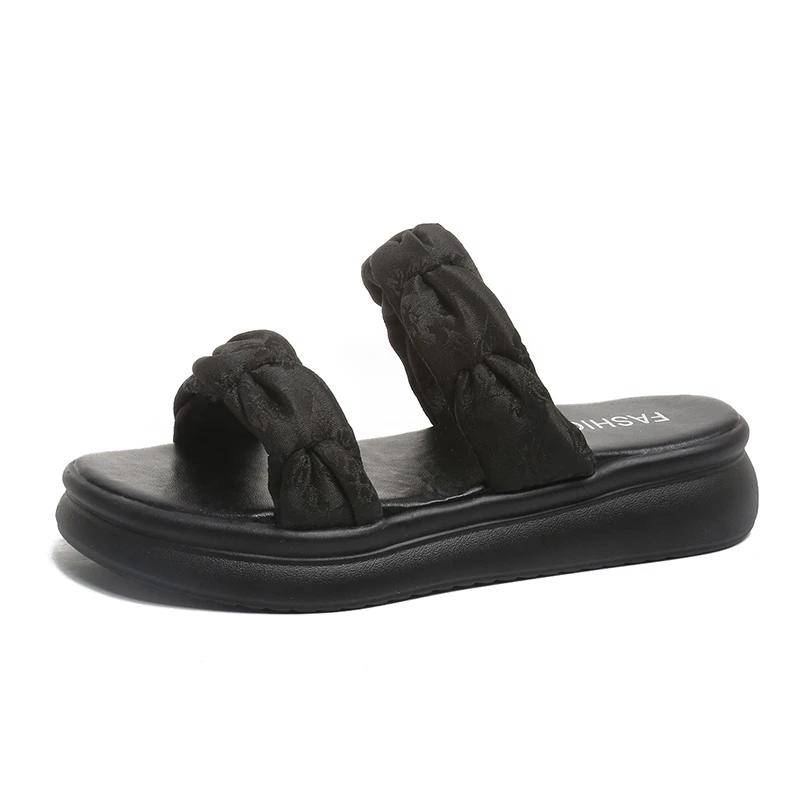 Fashion Thick Bottom Slippers 2025 Women's Embroidered Beach Flip Flops Outdoor Soft Sole Anti-Slip Elevating Platform Sandals