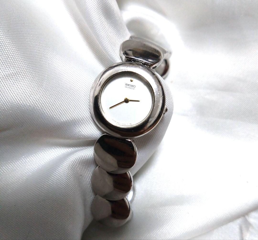 

[USED] Extremely rare SEIKO oval watch with special strap. Battery included.