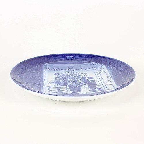 2000 Royal Copenhagen "Decorate the Tree" Year Plate [Parallel Import]