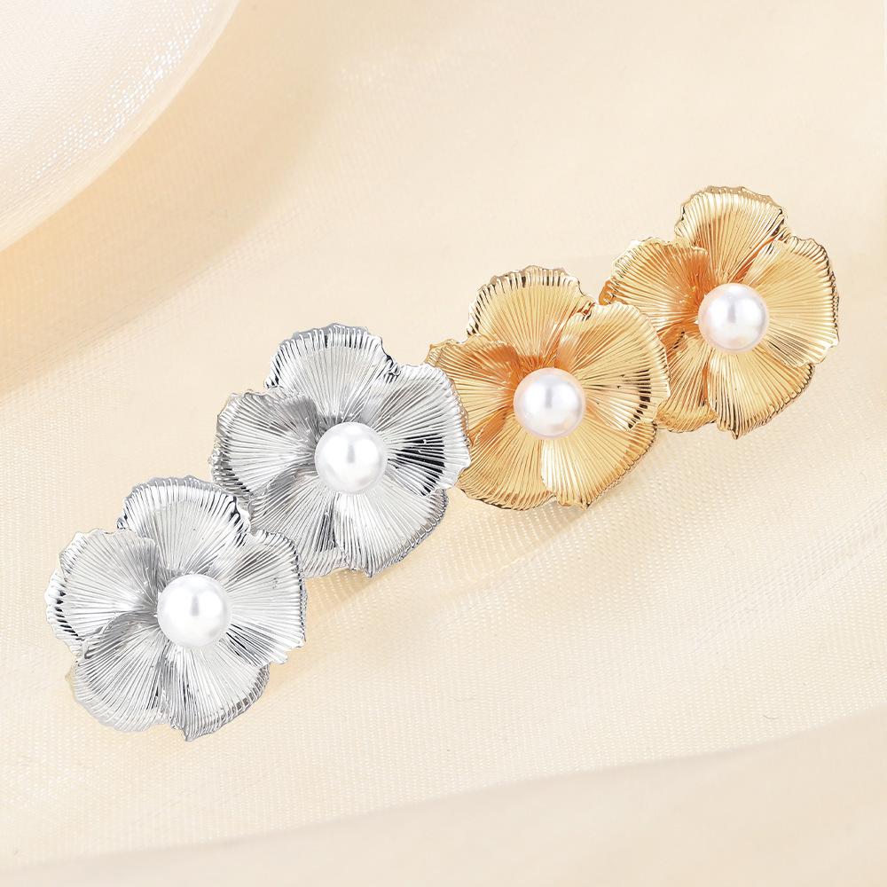 3D Flower Pearl Metal Texture Earrings: European & American Style, Chic Ins Cold Design for Women