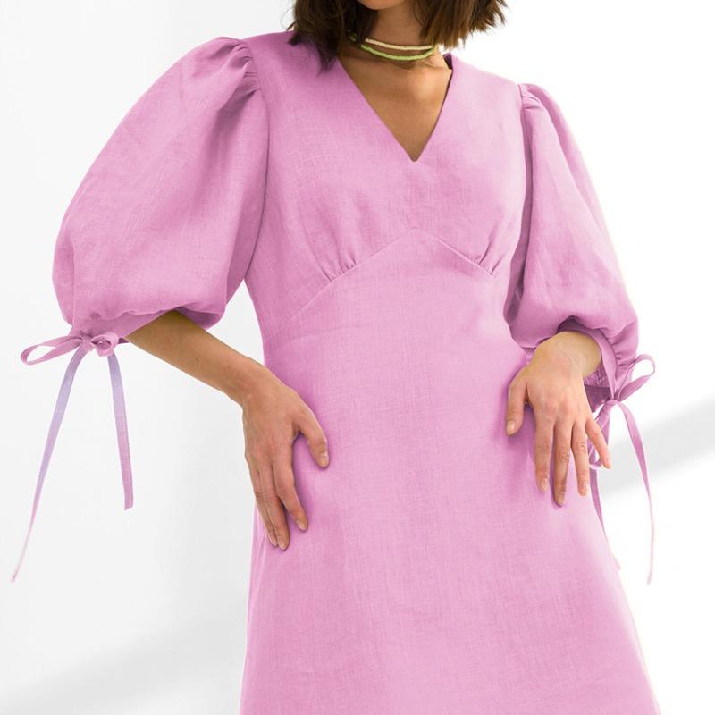 Летнее платье женское элегантное с V-образным вырезом и рукавами-фонариками на шнуровке — фото 3