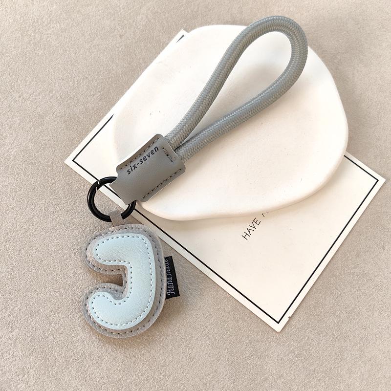 Exquisite Leather Keychain: 26 English Letters - Simple Couple Style Bag Charm, Ideal Small Gift