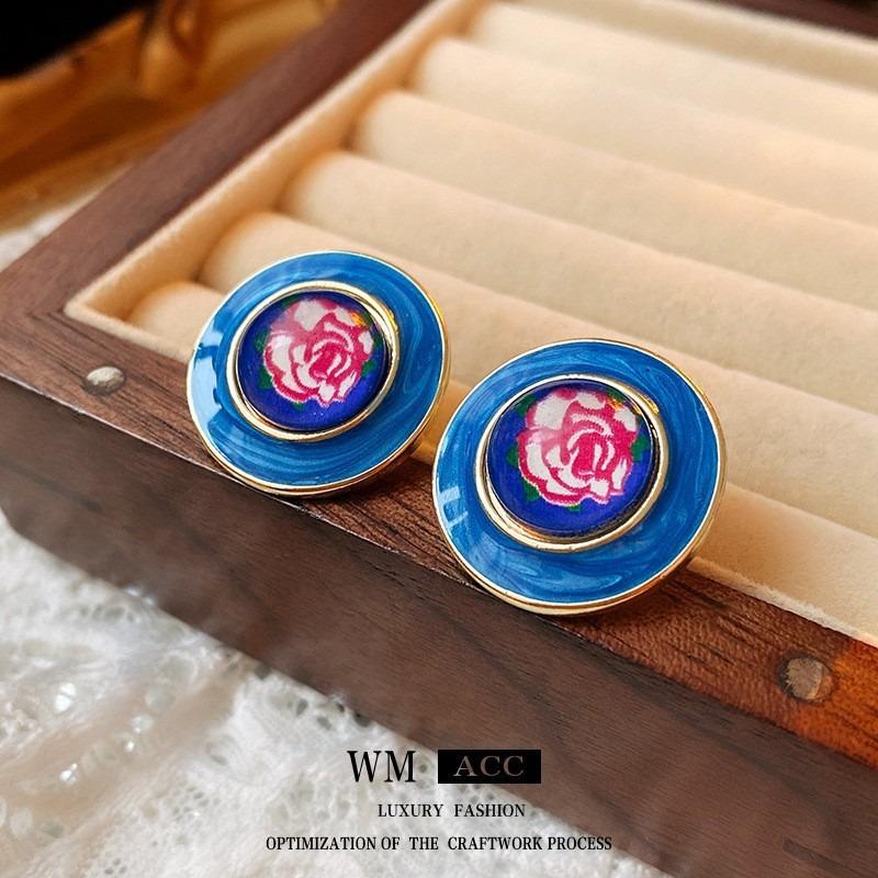 Retro Court Style Earrings Niche Light Luxury High-end Stud Earrings Versatile Earrings