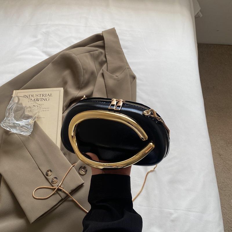 Retro metal chain bag 2026 new fashion pressed shell patent leather shoulder bag simple temperament women's messenger bag