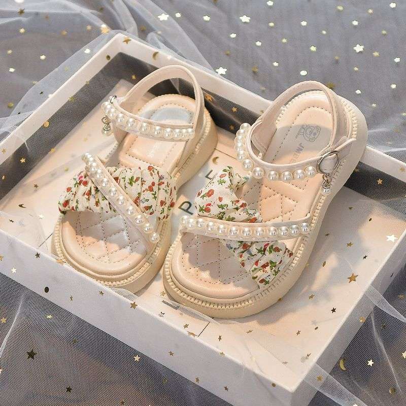 Girls sandals 2025 summer new children's pearl princess shoes little girl soft sole non-slip medium and older children's beach shoes