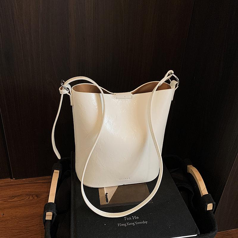 Premium Sense Bucket Bag Women's Large-capacity Niche Design Versatile Foreign Style Shoulder Bag Commuting Messenger Bag Women