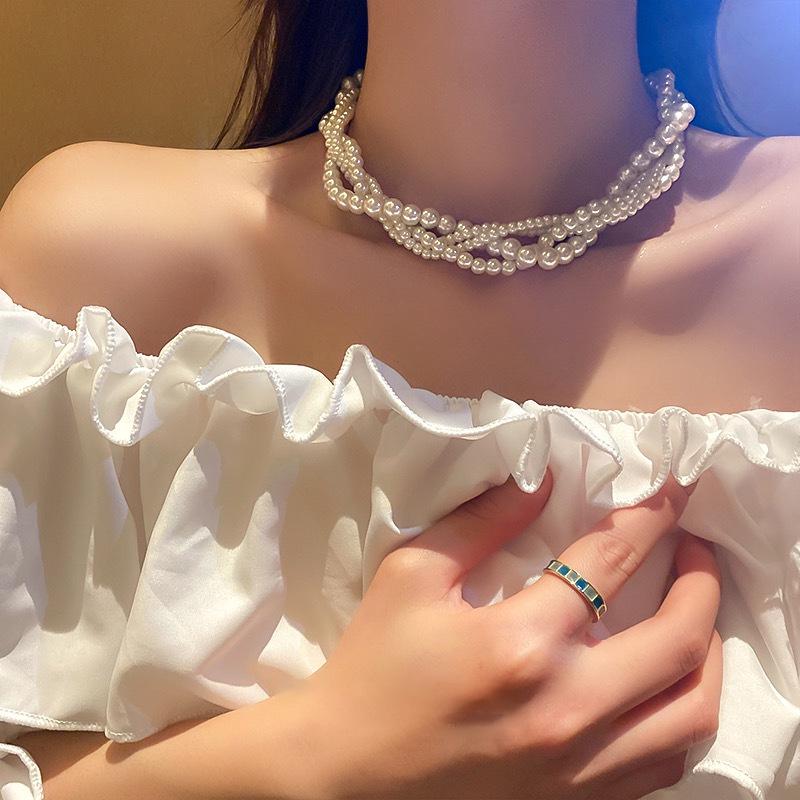 Luxury Baroque Pearl Layered Choker Necklace: Vintage-Inspired Women's Fashion Accessory