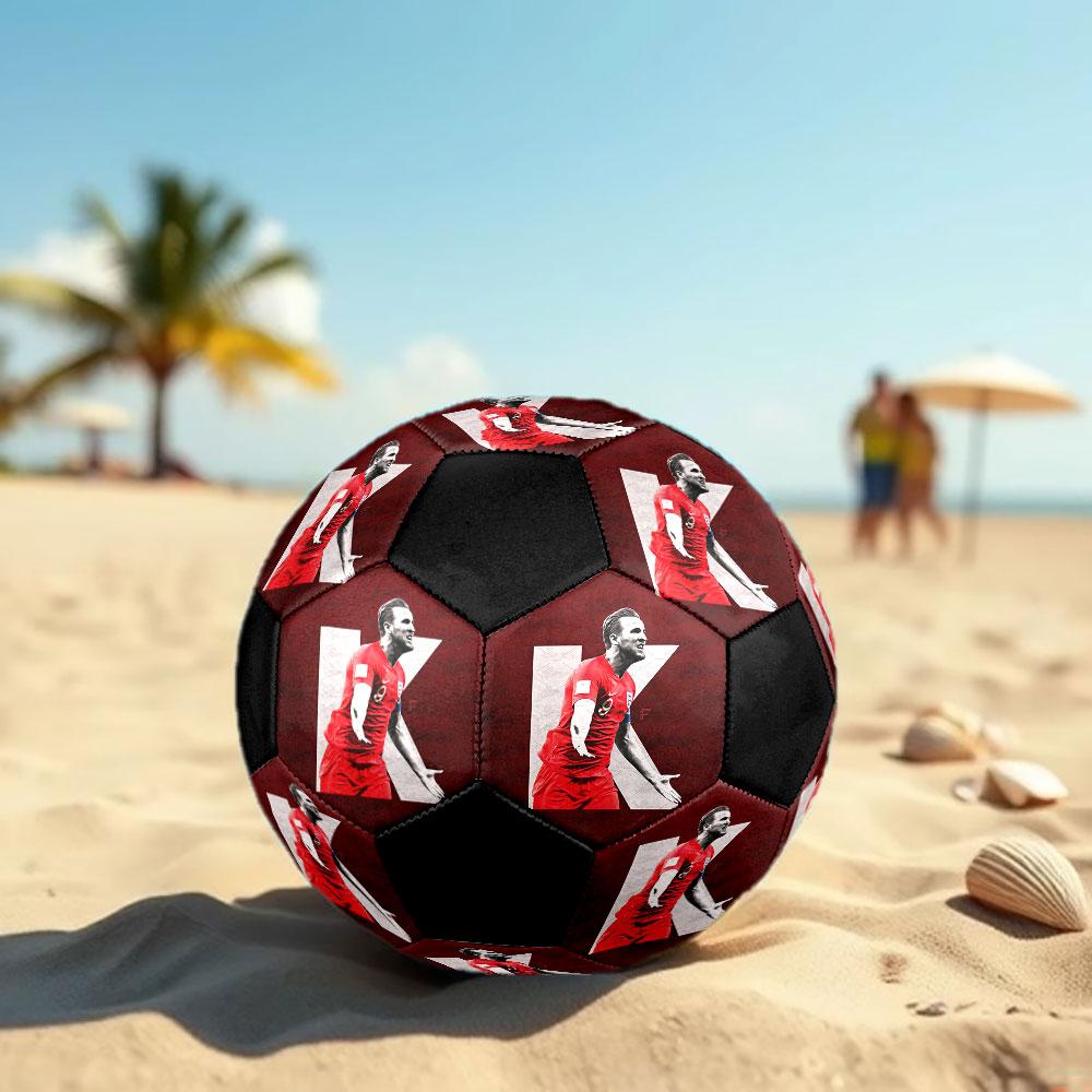 Pallone da Calcio Kane Stampato Taglia 5, Cucito a Macchina in PVC, Resistente e ad Alto Rimbalzo, Adatto a Tutte le Età, Merchandising per tifosi, Partite e Uso all'Aperto.