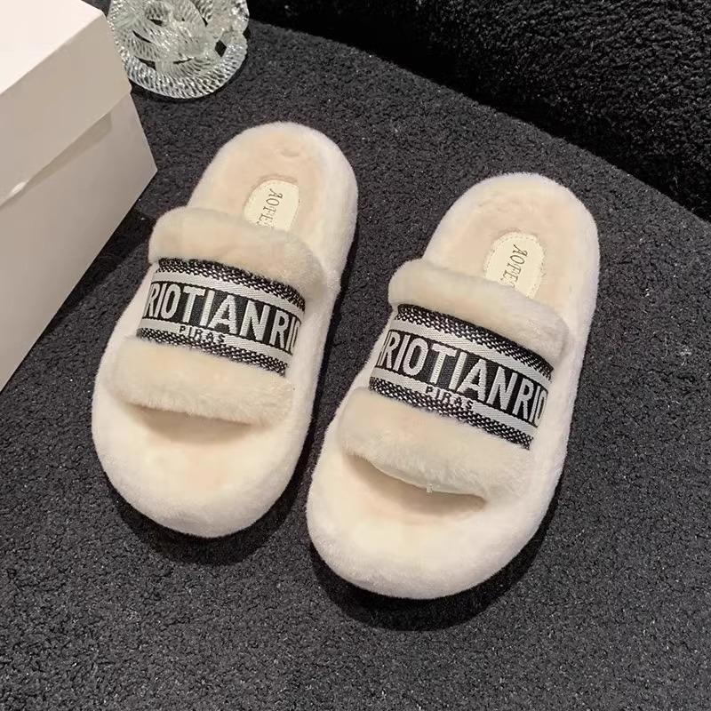 Thick-soled Fluffy Slippers Women Wear 2025 New Autumn and Winter Fashion Plush Shoes Go Out Internet Celebrity Foreign Gas Cotton Mop