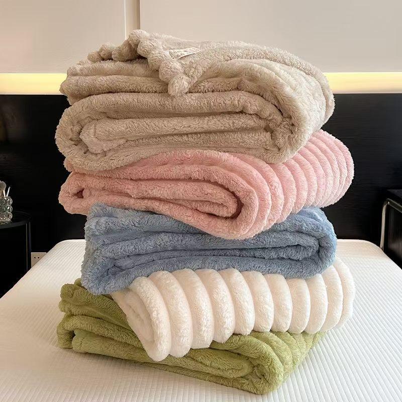 New Double Sided Warm Blanket Warm Breathable Throw Blanket Solid Color Skin-Friendly Conditioning Quilt
