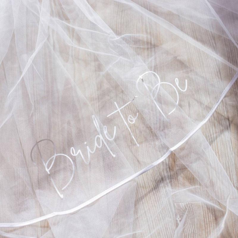 Classical White Wedding Veils with Bride To Be Letter Print Double Layer Bride Veils for Formal Event Wedding Photography