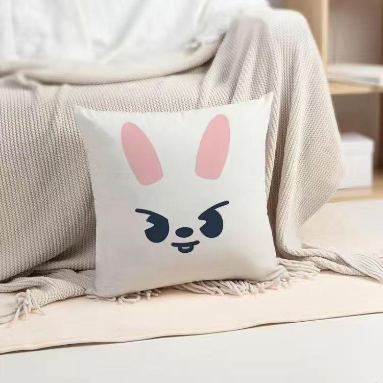 

Подушка SKZOO Подушка Kpop Straykids SKZ Хьонджин, Бан Чан, Лі Ноу, Хан, Фелікс, Синмін, I.N, Чанбін 45cm*45cm білий/рожевий