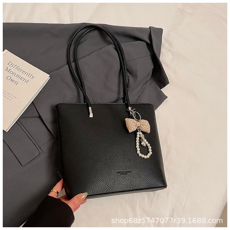 2025 New Simple Commuter Underarm Bag Stylish Large Capacity Shoulder Bag Retro Textured Women's Tote Bag